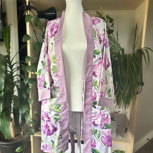 S/M satin robe - Picture 7 of 8